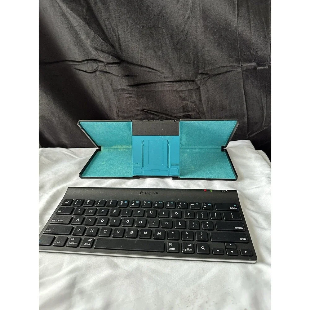 Logitech Portable Key Board With case That Serves As Easel/ Stand For I Pad